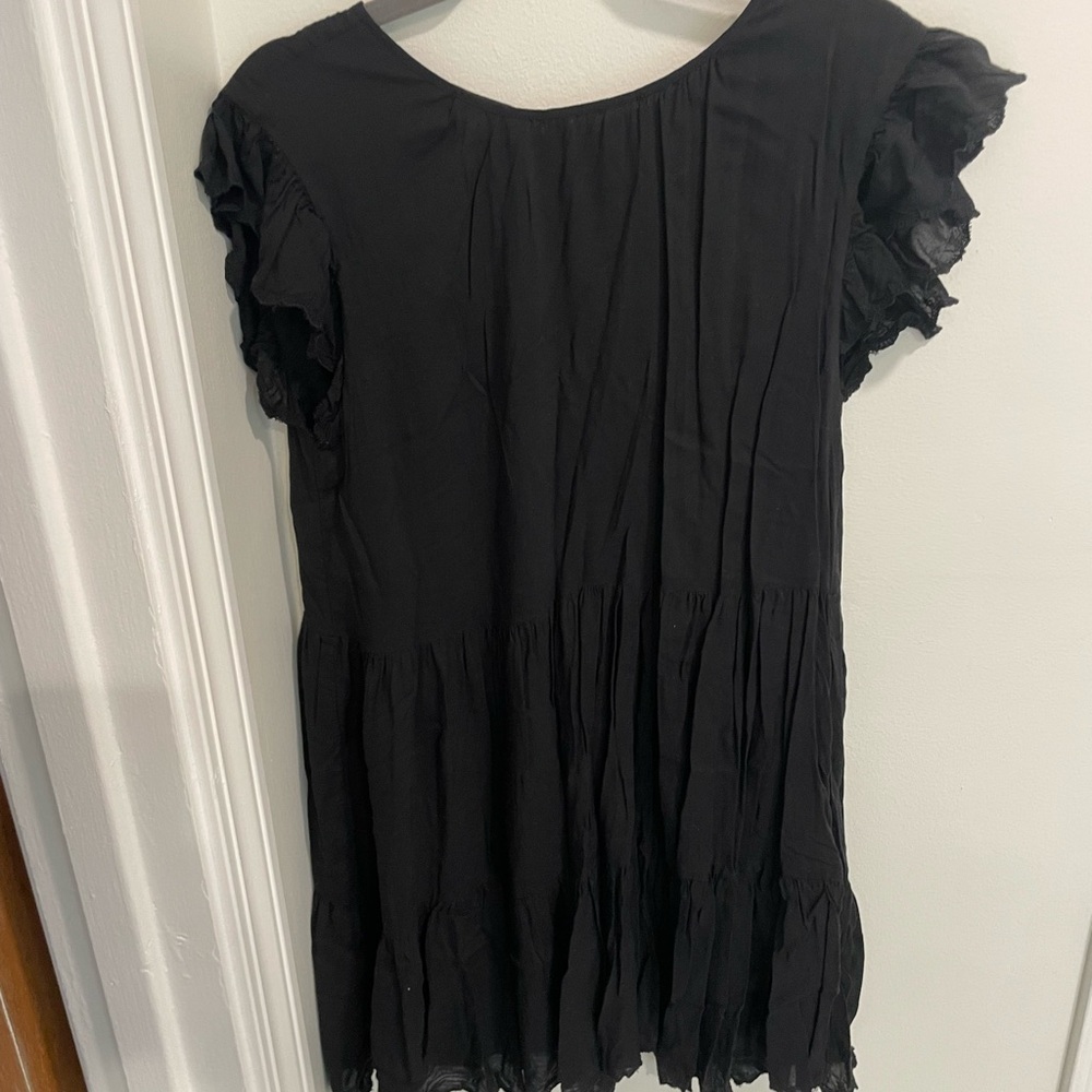 Chic Black Dress with Ruffled Sleeves